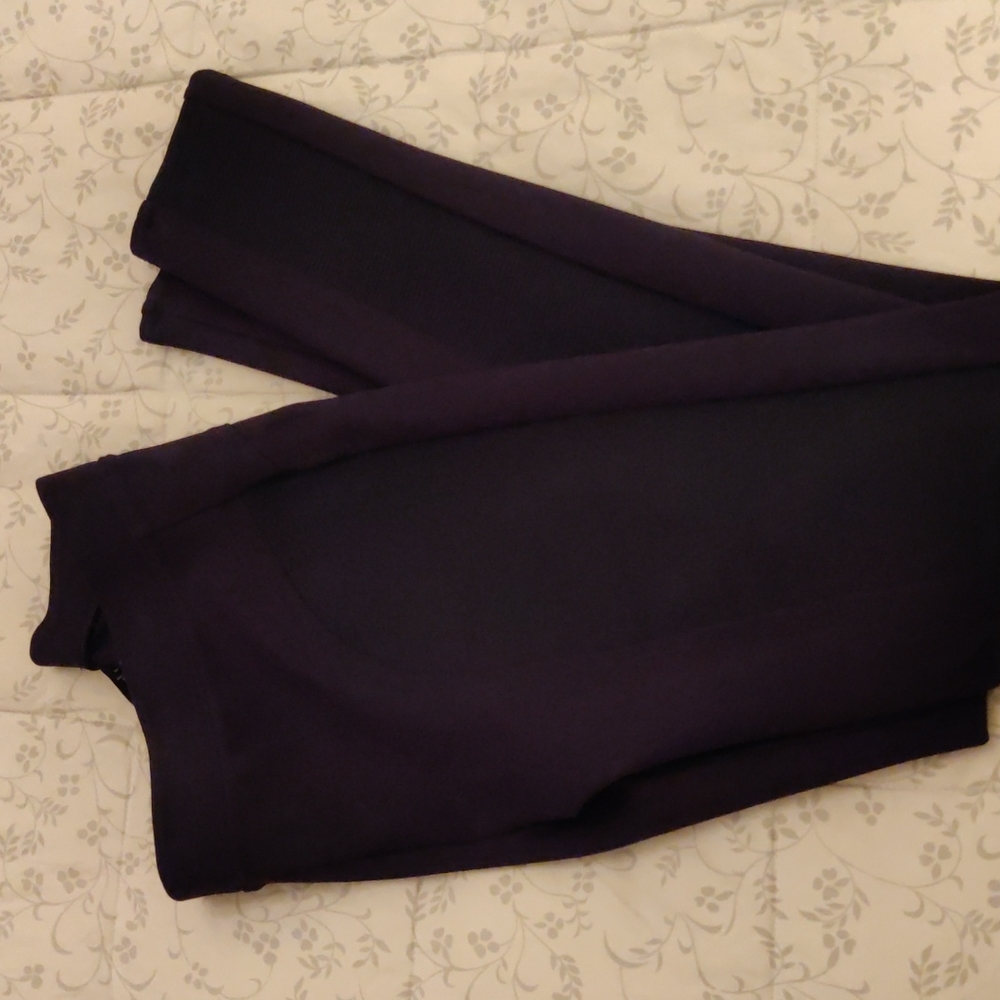 NUE navy leggings. Elastic waist. Beautiful details from hip down. Like new.